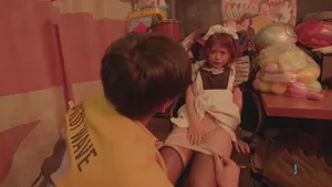 Tắm sạch sẽ cô bé thơm tho nằm đợi anh xơi